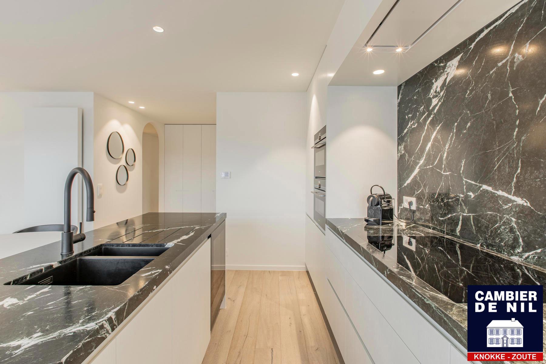 Volledig gerenoveerd appartement met frontaal meerzicht - foto 4