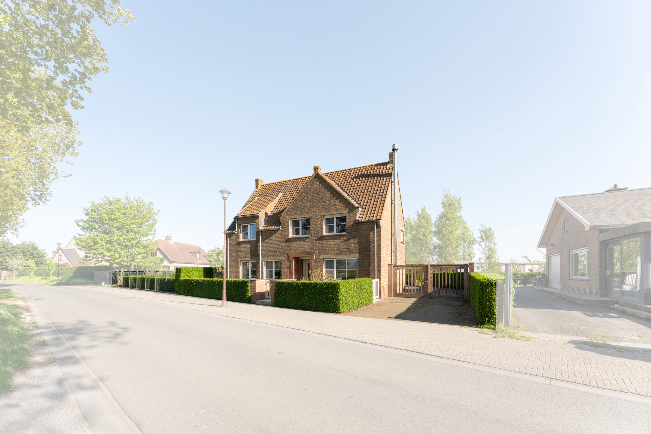 Huis met loodsen te koop op uitzonderlijk perceel in De Haan - foto 2