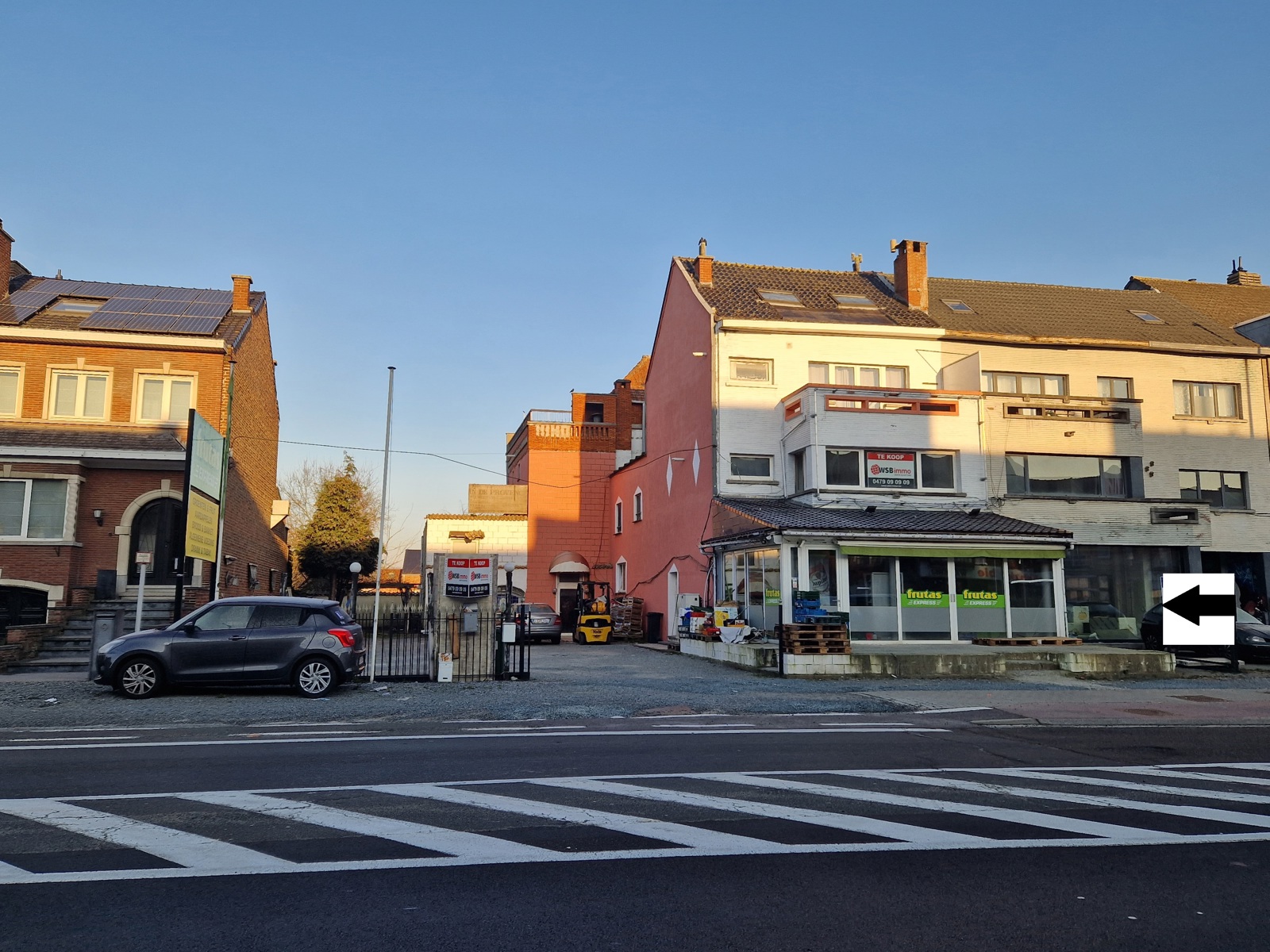 WSB-Immo: Commerciële ruimte + appartementen of projectgrond - foto 1