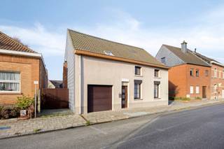 Au 35 Damstraat, vous découvrirez une maison qui inspire immédiatement un sentiment de tranquillité. Un lieu d'une superficie habitable de 174,40...