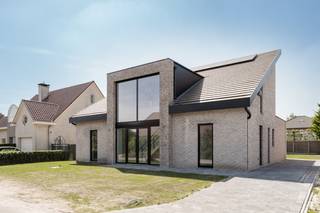 In een rustig gelegen straat op de Heide in Lommel vinden we deze prachtige villa terug op de Boldriesstraat. De woning is recent afgewerkt en wordt...