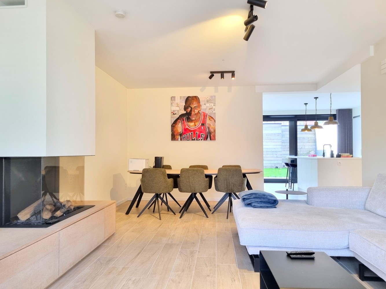 Ruime woonst met 3 slaapkamers en tuin - foto 4