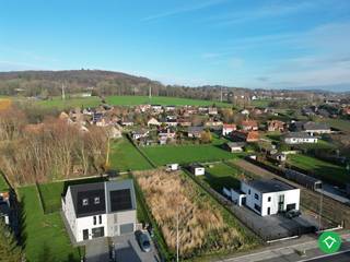 In het pittoreske stadje Ronse is een prachtig stuk grond te koop met een perceeloppervlakte van 1243 m². Deze ruime grond biedt een scala aan mogelijkheden voor potentiële kopers. Deze grond biedt de ideale basis voor het realiseren van uw droomwoning.<br /><br />De locatie van het perceel is ideaal voor wie houdt van rust en natuur, maar toch graag de nabijheid van voorzieningen heeft. Ronse staat bekend om zijn prachtige natuur, met tal van wandel- en fietsroutes in de omgeving. Tegelijkertijd zijn winkels, scholen en andere faciliteiten op korte afstand te vinden, waardoor u kunt genieten van het beste van beide werelden.<br /><br />Bent u geïnteresseerd in dit unieke stuk grond in Ronse? Neem dan snel contact op met ons!
