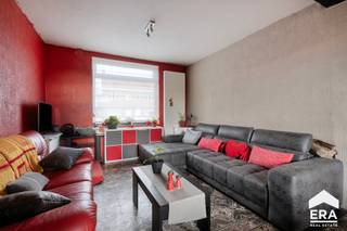 Te koop: karaktervolle halfopen woning in Zedelgem, gelegen aan de Torhoutsesteenweg, met een ruime zonnige tuin van 152 m².Deze woning u biedt een...