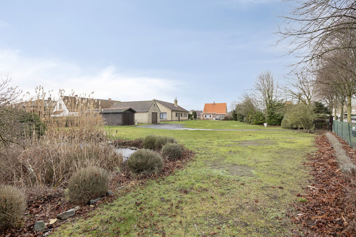 Gelijkvloerse villa op een perceel van maar liefst 2 342m² - foto 2