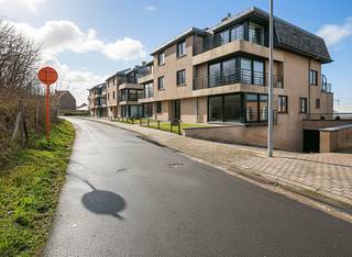 Deze centraal gelegen garagebox (nr. 3), uitgerust met verlichting en elektriciteit, bevindt zich in de residentie Duinzicht III, aan de...
