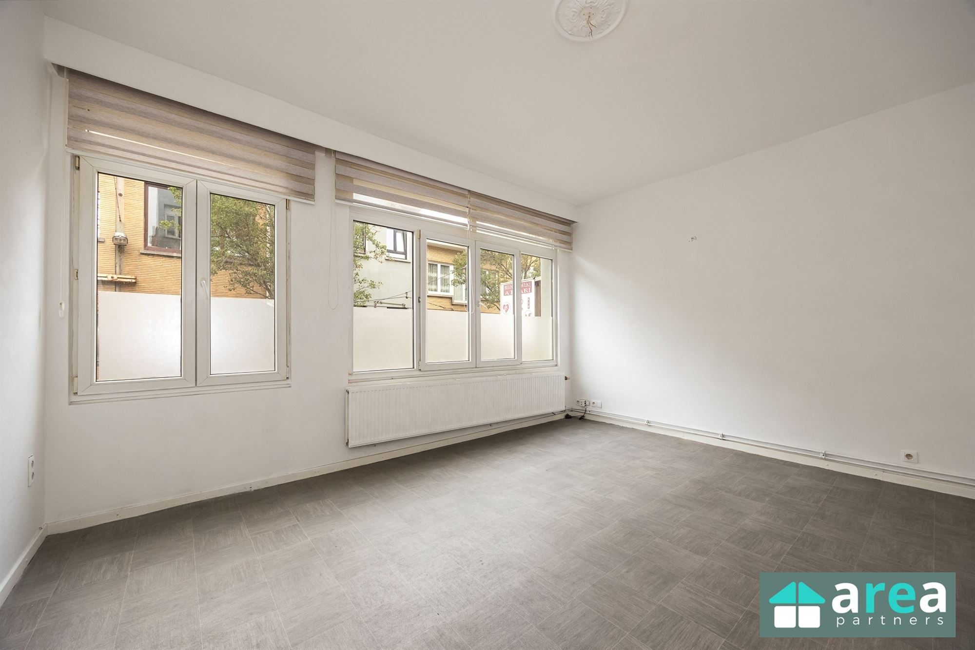 Opbrengsteigendom bestaande uit handelszaak + 3 appartementen - foto 2