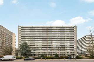 Welkom op de Fruithoflaan in Berchem — een naam die staat voor standing, groen en comfort.Dit appartement op de 3e verdieping van een bijzonder goed...