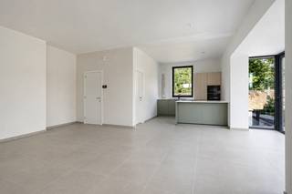In the rural and peaceful town of Sint-Pieters-Kapelle, you’ll find this charming and spacious semi-open-plan home, housed in a fully renovated former school building. Here, authentic charm and contemporary living comfort go hand in hand, in a green setting where tranquility takes center stage.

Through the light-filled entry hall with a guest restroom, you enter the open living area, which is bathed in natural light thanks to the large windows and opens directly onto the private garden. The stylish, fully equipped kitchen flows seamlessly into the living area. On the first floor, you’ll find three full-sized bedrooms and a modern bathroom. The spacious attic floor offers two additional bedrooms and a second bathroom.

The home features energy-efficient finishes, including underfloor heating and solar panels, resulting in a favorable EPC rating and an exemption from cadastral income tax for the first five years. Additionally, you’ll have access to private parking spaces and a communal bicycle storage area. Option to purchase subject to registration fees.

A unique opportunity for anyone looking for a characterful, energy-efficient home with plenty of space in an exceptional location. Contact us to schedule a visit.
