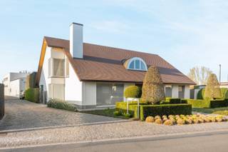 Hoogwaardige villa met bedrijfsgebouw op 3704 m².Vandaag is dit bedrijf actief in industriële elektriciteit. Een unieke combinatie van uitzonderlijk...