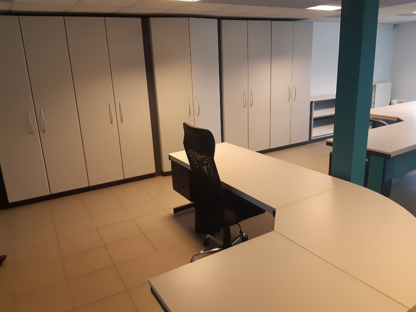 Ruim en instapklaar kantoor met parking; - foto 5