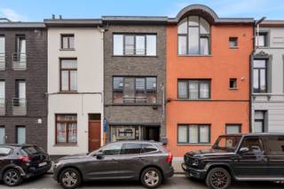 Dit ruime handelshuis is centraal gelegen in Gent, vlakbij de hogeschool Odisee, de Wondelgemstraat en op wandelafstand van het Prinsenhof. Het...