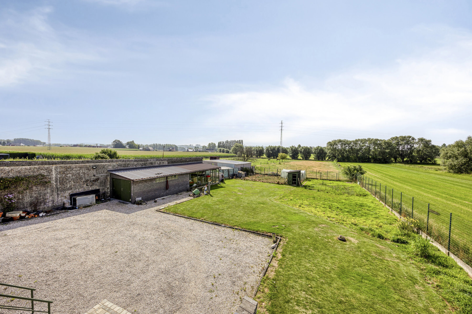 Vrijstaande woning met grote tuin en veel potentieel - foto 4