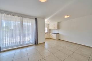 Energiezuinig appartement met 2 slaapkamers, ruim terras en parking vlakbij het centrum. Het appartement is gelegen op de eersteverdieping van de...