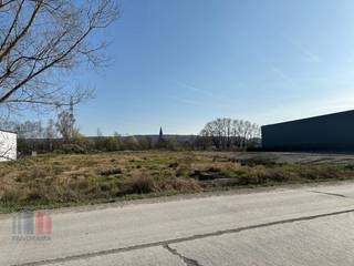 KMO-grond met een oppervlakte van 3.329 m² te koop op amper 2,5 km van de Stationsstraat (N36) en de Oudenaardebaan (N8). De site is gelegen in...