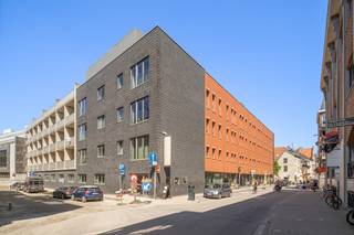 Dit mooie appartement is gelegen in een hedendaagse residentie, te midden van het bruisende stadscentrum, en toch rustig door de aanwezigheid van...