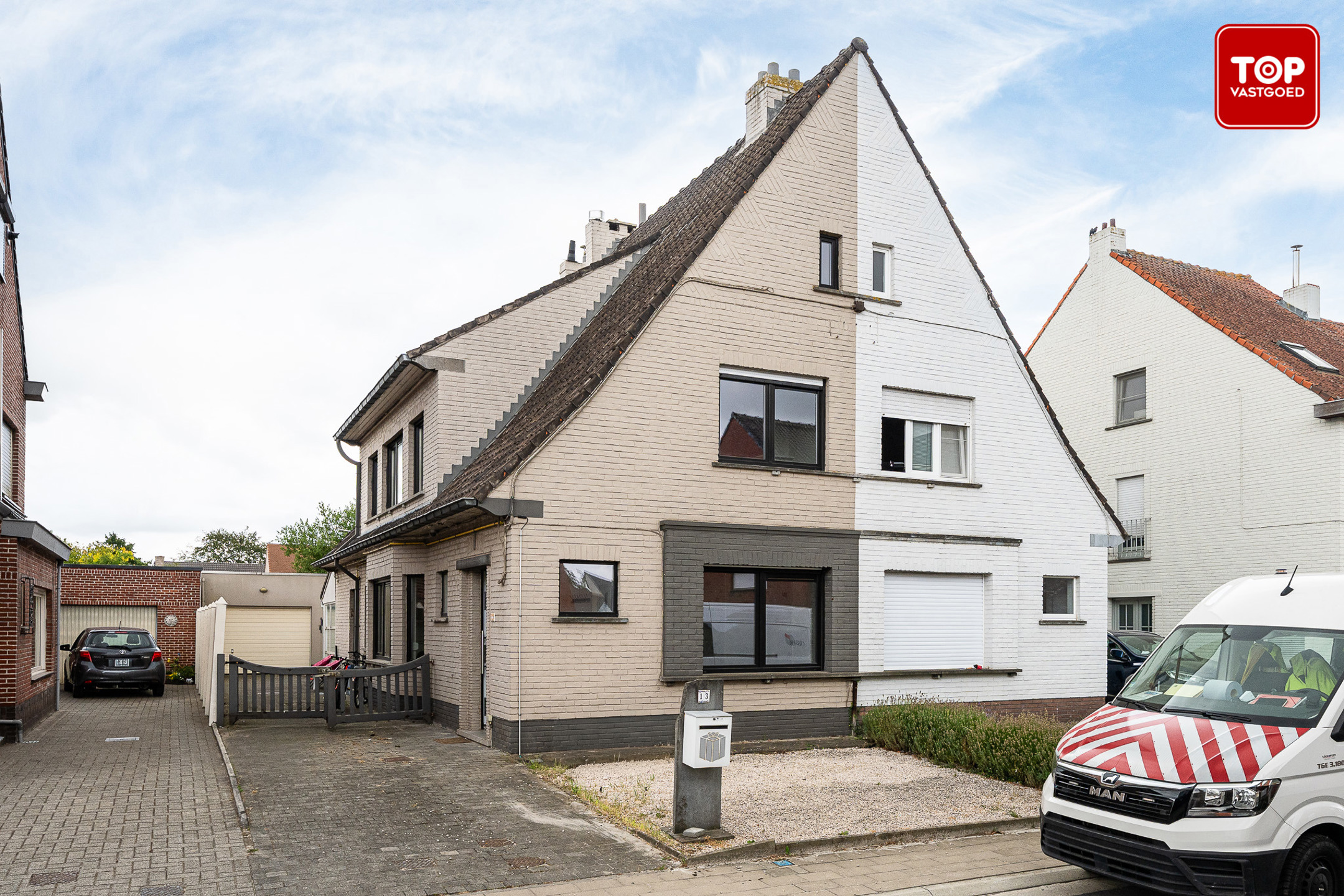 Instapklare halfopen woning in een gezinsvriendelijke buurt. - foto 1