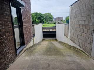 Looking for a solution to your parking problem? Or in need of a second parking space/visitor's space?<br /><br />Then we offer you this car parking space. The parking space is located in the underground parking of Residence MALISO and is very easily accessible.<br /><br />Interested? Contact us today via marijke@polares.eu or 016/930.200.