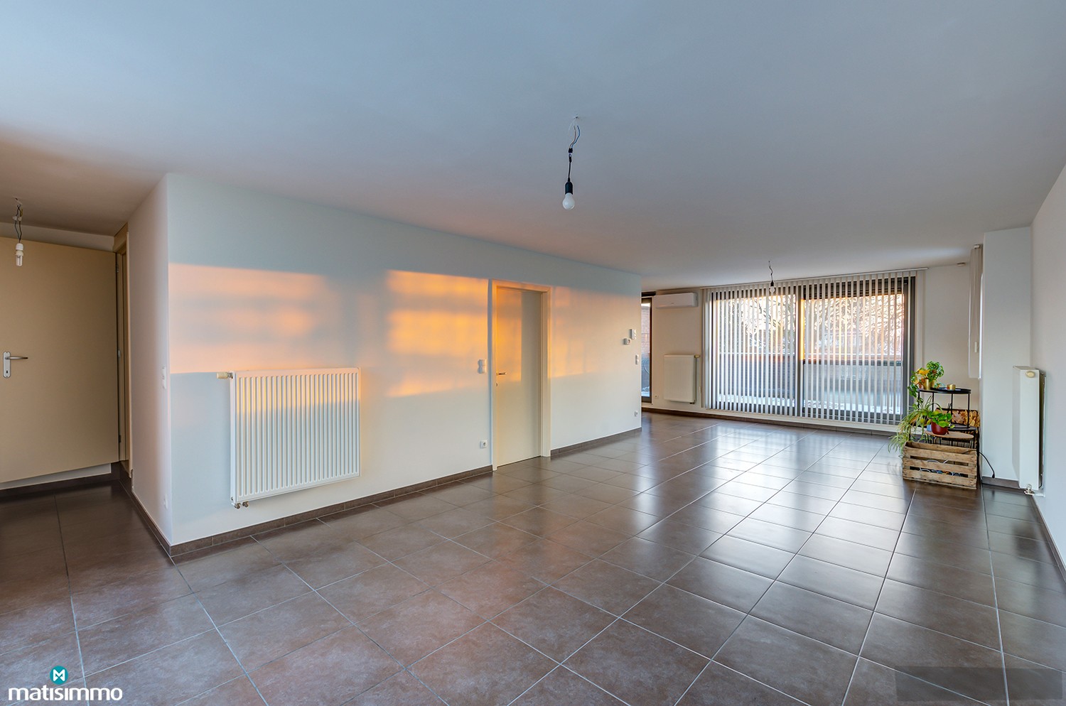 DUPLEXAPPARTEMENT MET 2 SLAAPKAMERS, 1 CARPORT, 1 AUTOSTAANPLAATS, TERRAS, AIRCO EN ZONNEPANELEN TE GROTE-SPOUWEN - foto 5