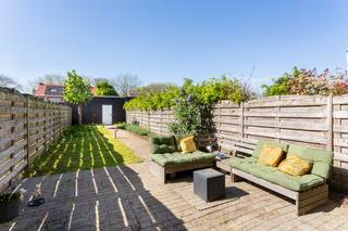 Dit appartement met eigen voordeur, is gelegen nabij de Augustijnslei. Als u het appartement betreedt komt u in de inkomhal met gastentoilet. Aan...