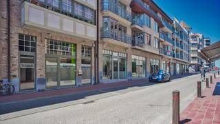 Office/shop (approx. 114 m²) for sale in Heist on a commercial location. <br /><br />Layout:<br />- Ground floor: space of approximately 31 m²<br />- First floor: space of approximately 83 m² (can be completely converted back to an open space) <br />- Floor -1: basement of approximately 19 m² with a fixed staircase accessible from the ground floor and thus provided with daylight.<br /><br />Finish:<br />- Equipped with air conditioning, camera surveillance and alarm<br />- Natural gas central heating<br />- Ready to move in<br /><br />Details:<br />- Year of construction: 2008<br />- Immediately available<br />- Energy Label (KNR): B<br /><br />Location:<br />- 550 m from Heist train station<br />- 250 m from Zeedijk (at Heroes' Square)<br /><br />There are 2 short-term parking spaces directly in front of the building.<br /><br />Destinations allowed under the Statutes: home, office, luxury store, liberal profession, restaurant or tea room.<br /><br />This building may be subject to the renovation obligation imposed by the Flemish government for non-residential buildings. For more information, visit the website of the Flemish Energy and Climate Agency at https://www.energiesparen.be/nr/renovatieverplichting.<br /><br />Do not hesitate to contact us if you are interested in this commercial property consisting of an office for sale in Heist. <br /><br />Register of measures: no