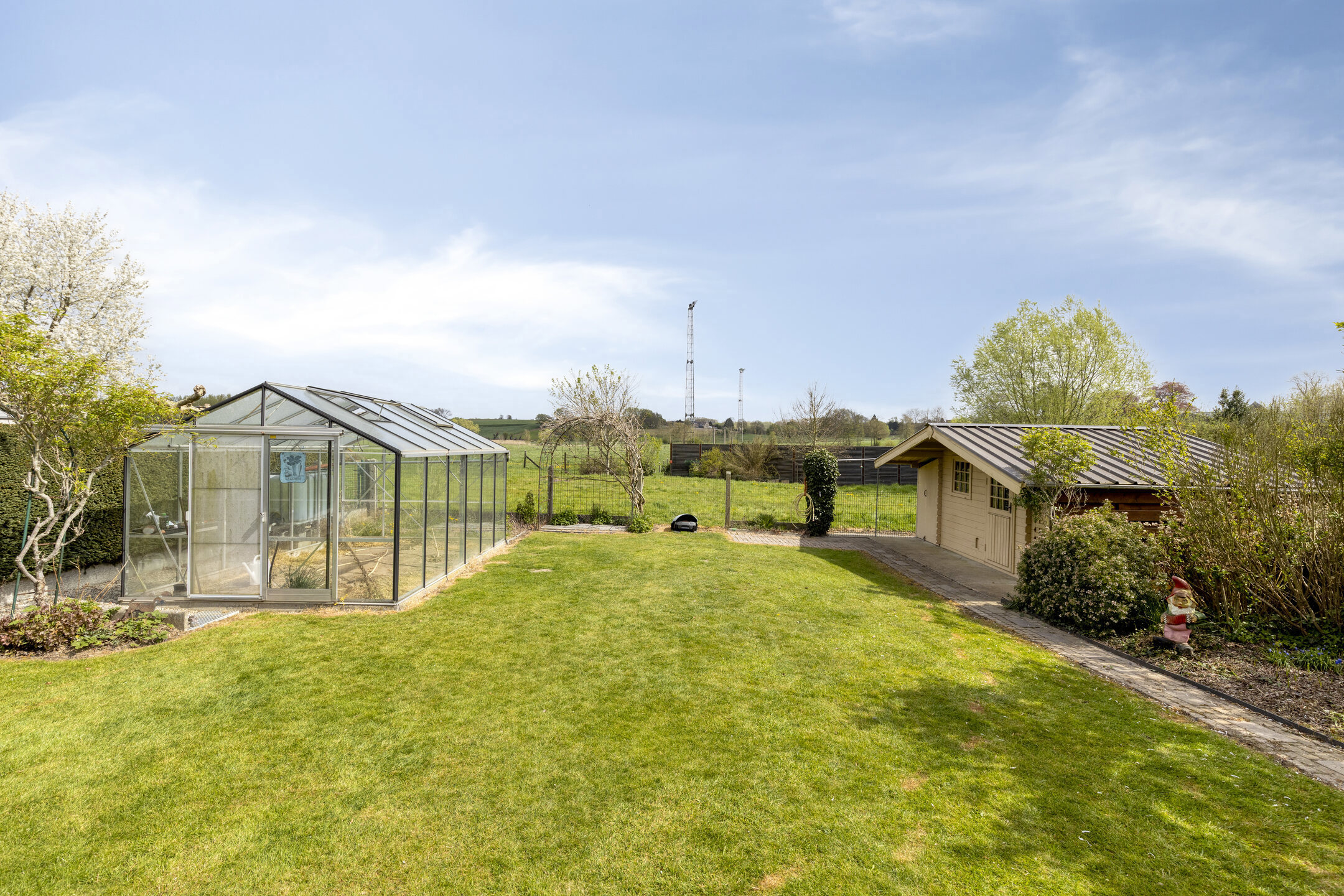 Rustig gelegen bungalow met prachtig uitzicht en ruime garage - foto 2