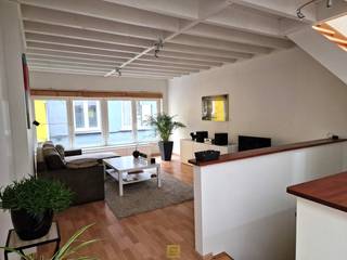 In de gezellige Sint-Jorisstraat bieden wij dit veelzijdig pand aan, bestaande uit een duplexappartement en een gelijkvloerse ruimte (handelszaak...