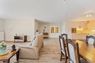 In de stijlvolle Residentie Althea, op de 2de verdieping, bevindt zich dit instapklare en ruime appartement van 130m² met terras. Directe omgeving...