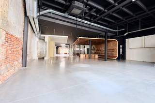 Wie vandaag investeert in een sterke locatie, bouwt aan duurzame commerciële zichtbaarheid. Dit ruime handelspand op de Havermarkt 14 in Hasselt...