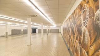 The advantages of this commercial property:- Excellent location: Located along a busy road, 10 minutes from the E313 and 15 minutes from...