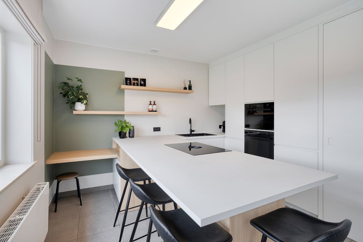 Instapklare halfopen gezinswoning met zonnige tuin en garage - foto 2