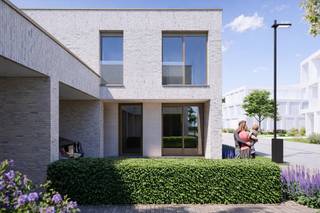 <strong>Welkom op NIEUWBOUWZONDAG op 26 april van 14 uur tot 16 uur!</strong><br /><br />Dit nieuwe woonproject met<strong> 13 gezinswoningen</strong> bevindt zich op een fijne en rustige ligging in de <strong>Heggenstraat in Peer</strong>, vlakbij het centrum. Alle voorzieningen zoals scholen, winkels, horeca, sport en cultuur zijn eenvoudig te voet of met de fiets bereikbaar. Het project wordt omringd door een groene en aangename omgeving die een natuurlijke buffer vormt tussen wonen en het stadsleven. De doordachte inplanting creëert een autoluwe woonomgeving, waar veiligheid, leefbaarheid en rust centraal staan.<br /><br /><strong><span>Woning 07 met 4 slaapkamers:</span></strong><br />-Oppervlakte woning 152,72 m²<br />-Leefruimte met veel lichtinval en open keuken<br />-Berging aan de keuken <br />-Apart toilet gelijkvloers<br />-1 gelijkvloerse slaapkamer (of bureau) <br />-3 slaapkamers en 1 badkamer met toilet op verdieping<br />-Vloerverwarming en zonnepanelen<br />-Gezellige tuin met ruim terras<br />-Grote tuinberging<br /><br />Elke woning beschikt over een functionele indeling, grote raampartijen, optimale lichtinval en een hoogwaardige afwerking. Duurzame materialen en energiezuinige technieken zorgen voor een zeer lage energiekost en een woning die klaar is voor de toekomst. <span>Alle woningen worden volledig afgewerkt naar eigen smaak volgens lastenboek en dit met de professionele hulp van de kopersbegeleiding.<br /></span><br />Contacteer ons voor meer informatie of een afspraak op 011 39 90 50 . Wij ontzorgen je ook voor de verkoop van je huidige woning!<br /><br /><em>Getoonde renders en plannen zijn indicatief.</em>