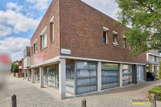 Espace commercial multifonctionnel d'une surface utile de 185m².Une entrée séparée donne accès à l'espace client. En outre, il y a actuellement des...