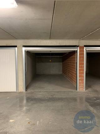 Goed gelegen garagebox in Residentie Waterfront aan de Pieter Deswartelaan in Nieuwpoort.<br />Garage nr 36 met afmetingen 2.85m op 5.8m - Onmiddellijk vrij.<br />