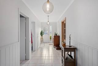 Ambachtelijke zone Gavershoek Meulebeke nabij Randweg.Verzorgde, lichtrijke en instapklare woning van 150 m² met atelier van 375 m² waarvan 100 m²...