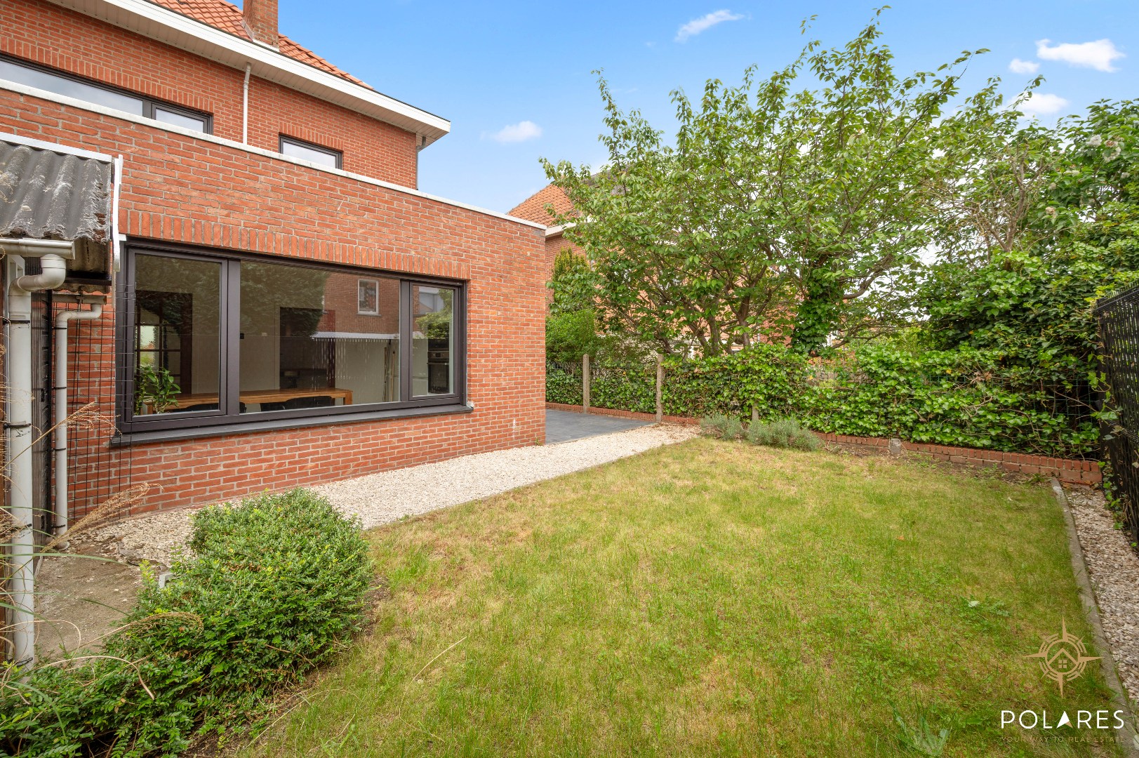 Maison rénovée entièrement située en top emplacement - photo 3