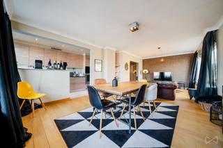 We Invest Liège et Nicolas vous proposent cet élégant appartement 2 chambres idéalement situé sur le Quai de Rome à Liège.Ce bien conviendra...