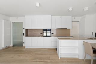 Op zoek naar een recent, instapklaar appartement op topligging aan zee? Dit prachtig afgewerkte appartement op de eerste verdieping, gelegen in...