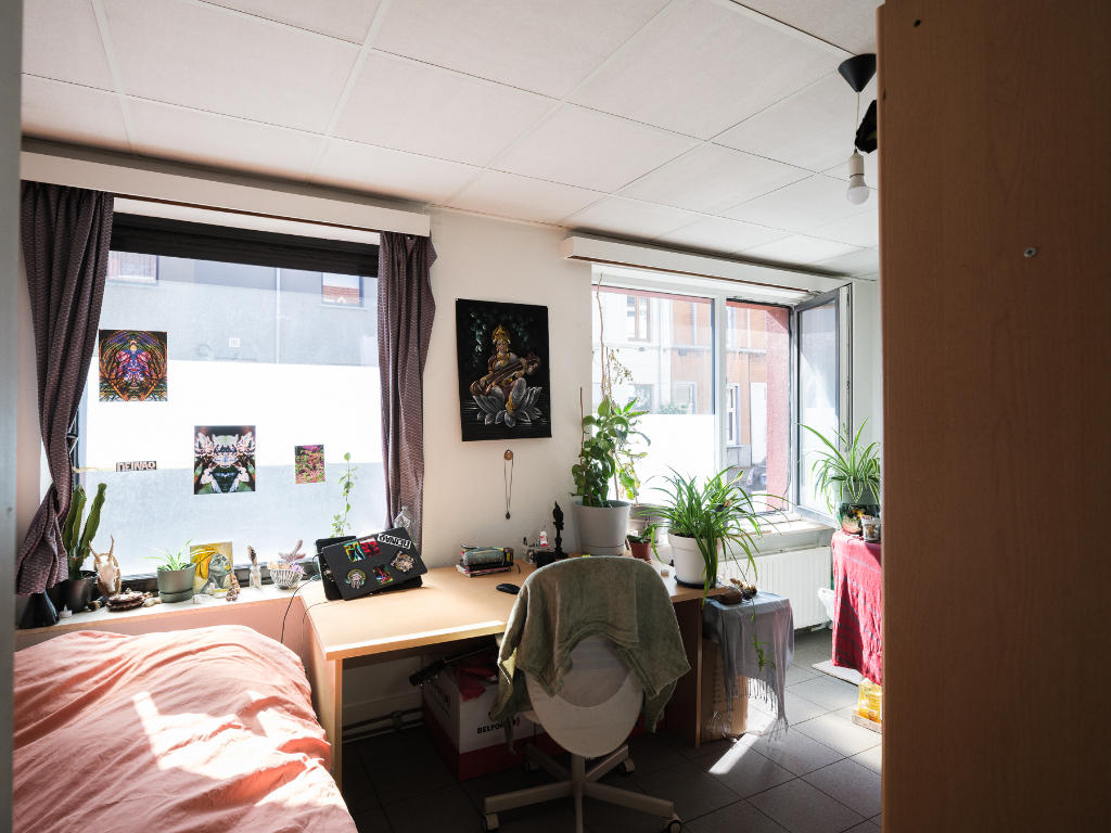 Opbrengsteigendom met 4 studentenkamers en 2 appartementen nabij het Rabot en de Tondeliersite - photo 4