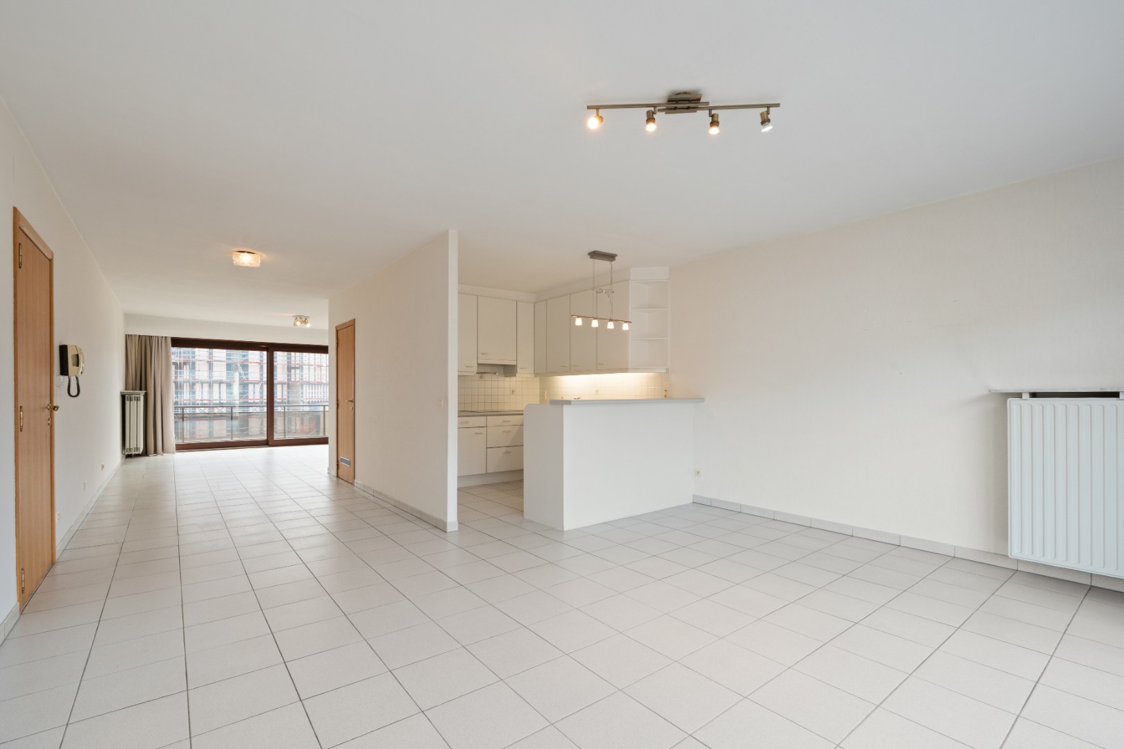 CENTRAAL GELEGEN ZONGERICHT WOONAPPARTEMENT OP 100 METER VAN DE ZEEDIJK - foto 3