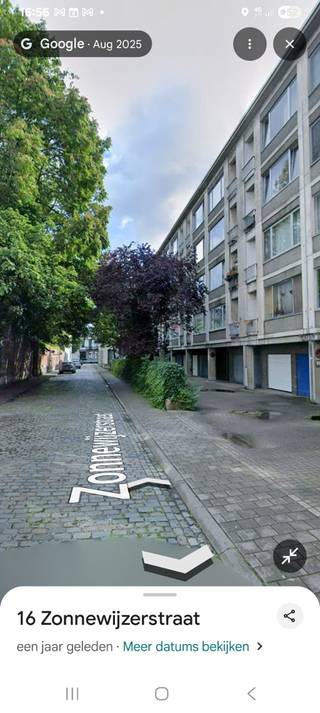*Lichtrijke studio*

Ben je op zoek naar een slimme investering of een goed gelegen, betaalbare woonst in Antwerpen? Dan is deze instapklare en lichtrijke studio nabij het Harmoniepark zeker een bezoek waard.

De studio bevindt zich op de derde verdieping van een gebouw met lift en werd de voorbije jaren opgefrist. Dankzij de grote raampartij geniet de woonruimte van aangename lichtinval en een open gevoel met zicht op groen. Op de totale oppervlakte van 35m2 heb je een aparte slaaphoek, zithoek, keuken, badkamer en apart toilet. 

De ligging is een absolute troef. Op wandelafstand bevinden zich het Harmoniepark, winkels, horeca, openbaar vervoer en tal van voorzieningen. Ook het stadscentrum en de belangrijkste invalswegen zijn vlot bereikbaar.

Troeven
•	Toplocatie nabij Harmoniepark
•	Instapklaar
•	Veel natuurlijke lichtinval
•	EPC-label C (207 kWh/m² jaar)
•	Uitstekend verhuurpotentieel
•	Interessant voor investeerders én eigen bewoning

Interessante investering

De studio is momenteel verhuurd aan een correcte huurder aan €730 per maand, plus €100 bijdrage in de lasten, wat zorgt voor een onmiddellijke huuropbrengst vanaf de aankoop.

Praktische informatie
•	Oppervlakte: ca. 35 m²
•	EPC: 207 kWh/m² jaar (label C)
•	Verdieping: 3e verdieping
•	Lift: ja, 3de verdieping, achterkant gebouw met zicht op groen

Interesse?
Contacteer ons rechtstreeks voor meer informatie of een bezichtiging op maandag of woensdag vanaf 23/09, telkens tussen 16u en 19u. 
Verkoop rechtstreeks door eigenaar. Geen immokantoren of vastgoedmakelaars. 
