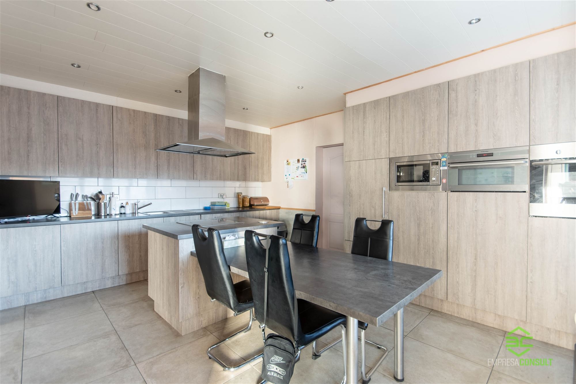 Op te frissen ruime gezinswoning in Kermt op 7a 54ca! - foto 4