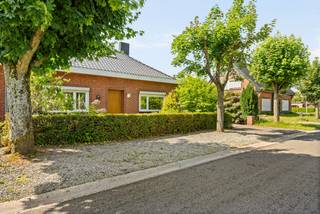 Spacious and well-maintained semi-detached house with 3 bedrooms, located in a easily accessible location. This property offers a pleasant...