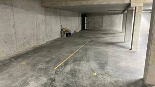 <p>Ondergrondse autostaanplaats 4 gelegen in van Evergem.</p><p></p><p><strong>Onmiddellijk beschikbaar!</strong><br /><br />Een bezoek kan uitsluitend via onze website aangevraagd worden: https://www.vastgoeddevos.be/te-huur, klik het pand aan en klik vervolgens op "vraag hier uw bezoek aan". </p>
