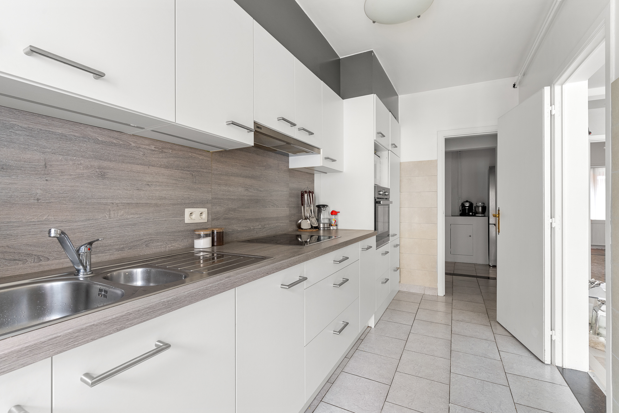 Uiterst ruim en gunstig gelegen appartement met twee slaapkamers te Oostende - foto 5