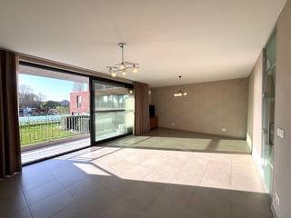 Op een rustige en toch centrale ligging in Alken bevindt zich dit verzorgd en ruim 3-slaapkamerappartement met zonnig terras,...