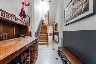 Wijk Louise / Châtelain – Op een van de meest gegeerde locaties van Brussel combineert deze zeer mooie herenwoning van ± 400 m² op een perceel van...