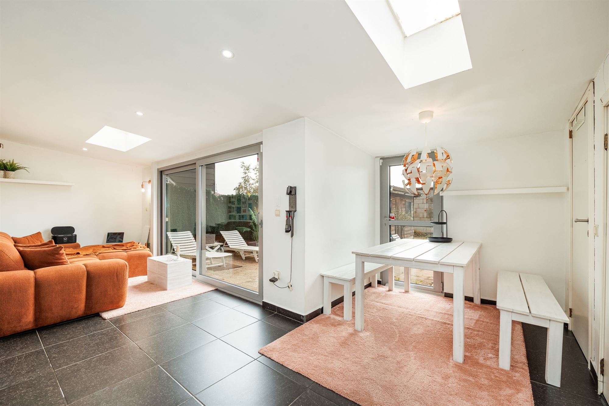 Gezinswoning met twee ruime slaapkamers en tuin - foto 4