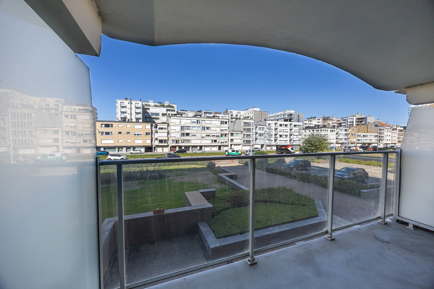 Studio met ruim terras op steenworp van strand - foto 4