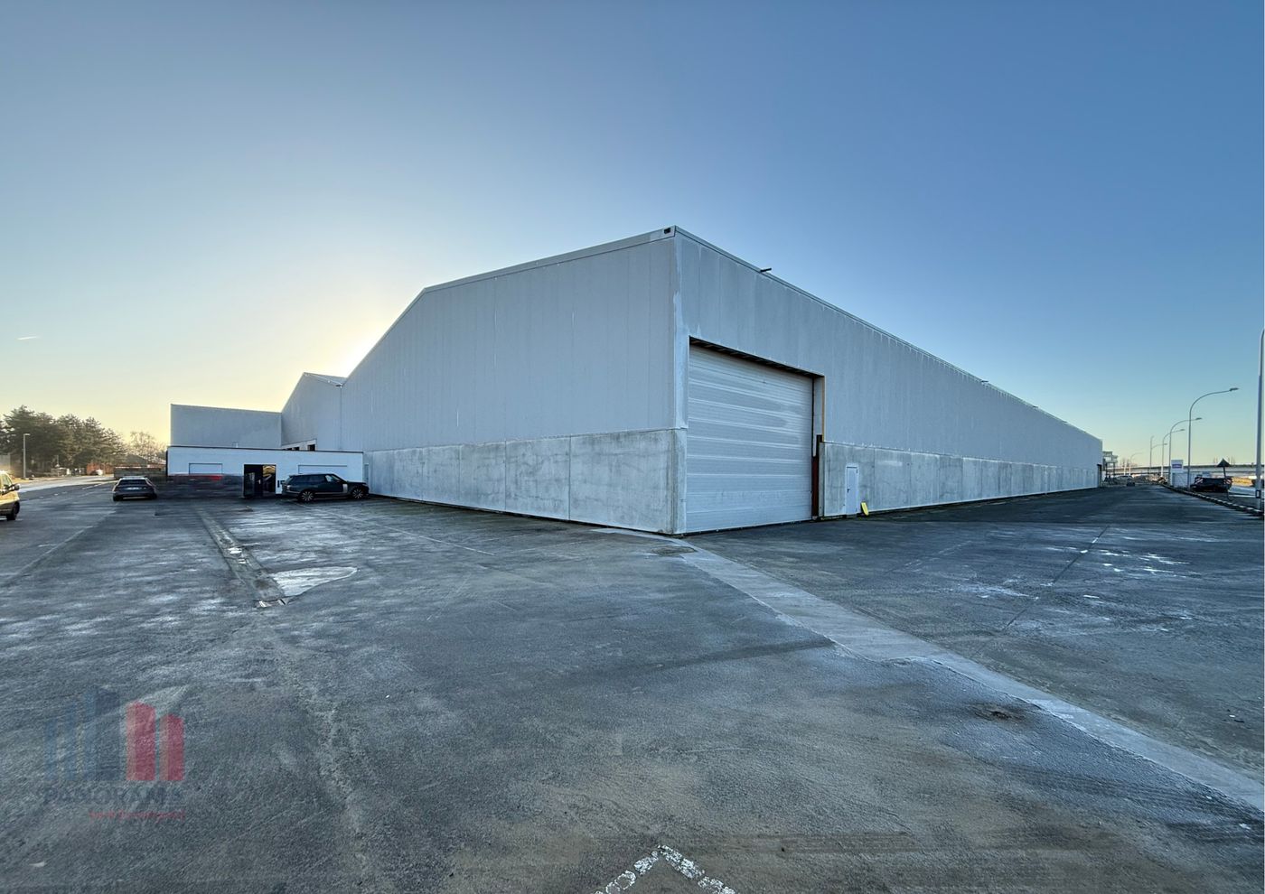 10.000 m² magazijnruimte met kantoren op zeer goede locatie nabij de N35 - foto 2